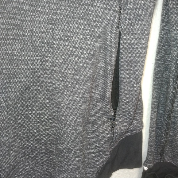 Lululemon 6 Base Runner 1/2 Zip Heathered Charcoal Gray Black Thumb Holes L-Slv - Picture 7 of 13